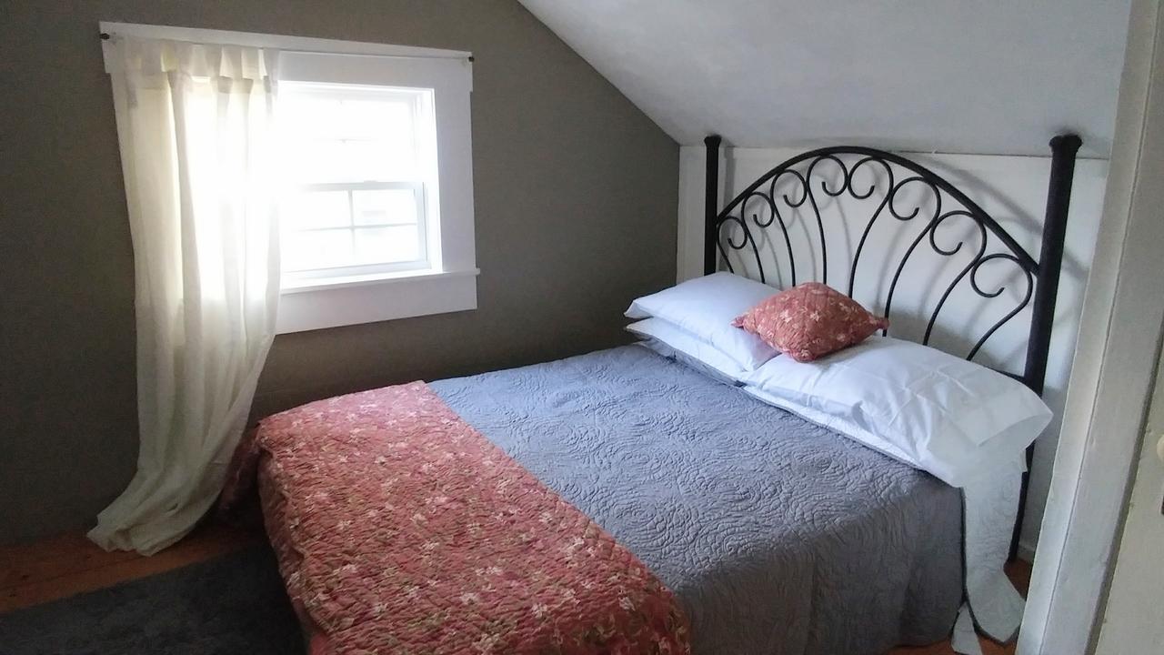 Appartement Beside The Tulip Tree à Shelburne Extérieur photo